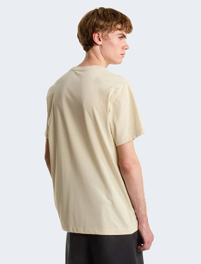 The North Face - M EVOLUTION SIMPLE DOME REGULAR SHORT SL - alussärgid ja t-särgid - desert stone - 5