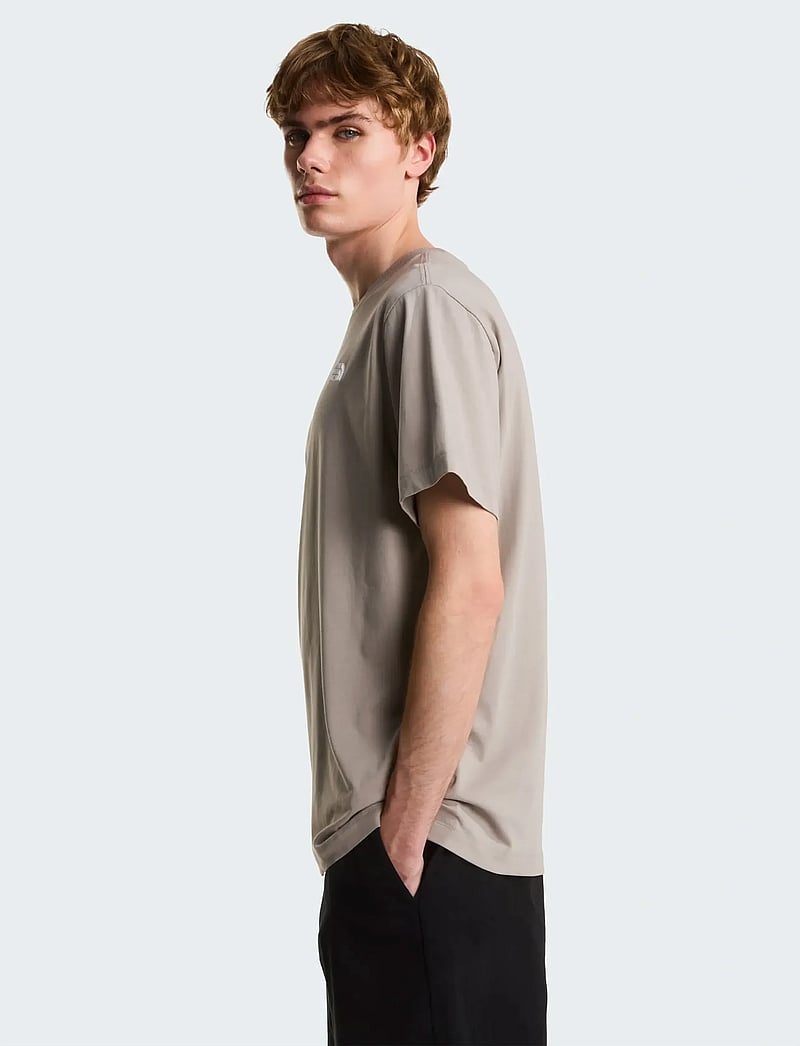 The North Face - M EVOLUTION SIMPLE DOME REGULAR SHORT SL - alussärgid ja t-särgid - stone slab - 4