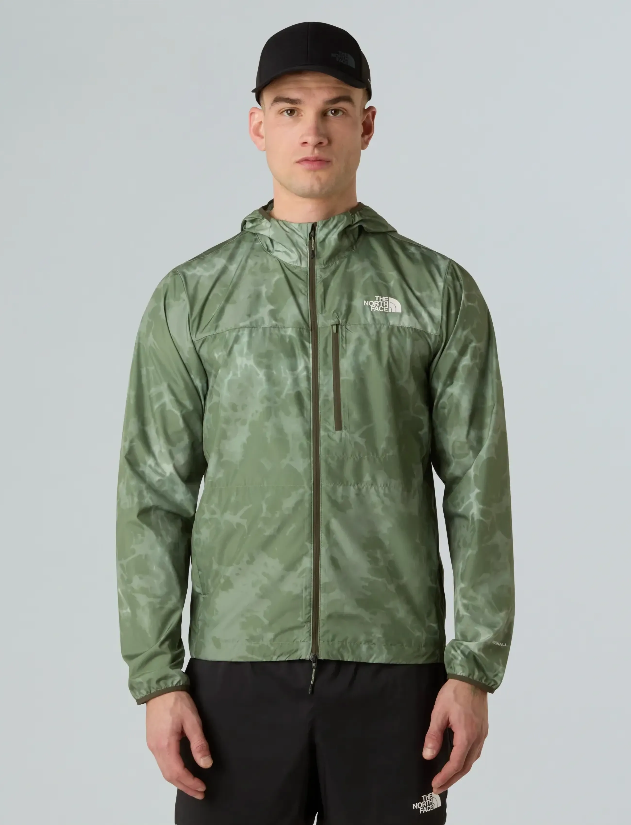 The North Face M HIGHER RUN WIND JACKET -PRINT - Streetwear - BARK MIST LIGHT REFRACT / green