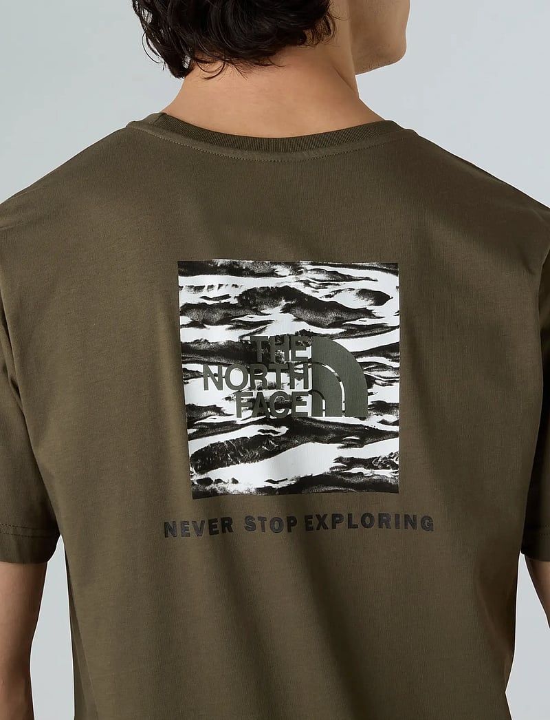 The North Face - M BOX NSE EDGE OF LIGHT INFILL S/S TEE - t-shirts - new taupe green/tnf bla - 5