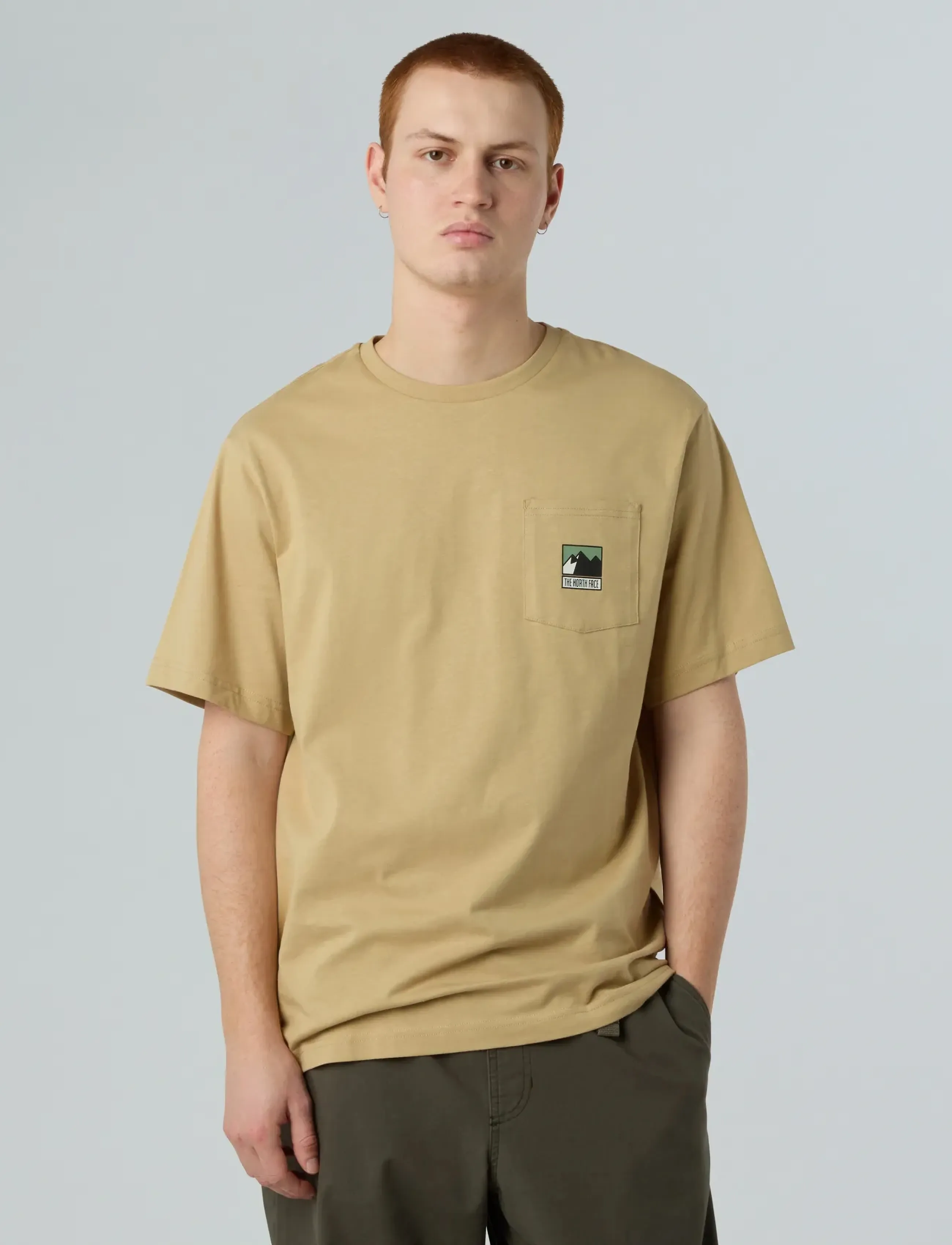 The North Face M MOUNTAIN LOGO RELAXED S/S POCKET TEE - T-Shirts - KHAKI STONE / khaki/green