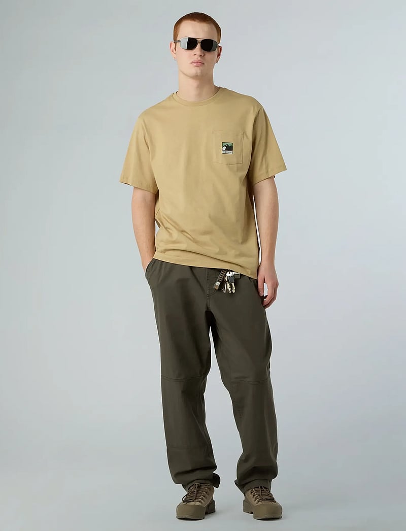 The North Face - M MOUNTAIN LOGO RELAXED S/S POCKET TEE - tops & t-shirts - khaki stone - 3