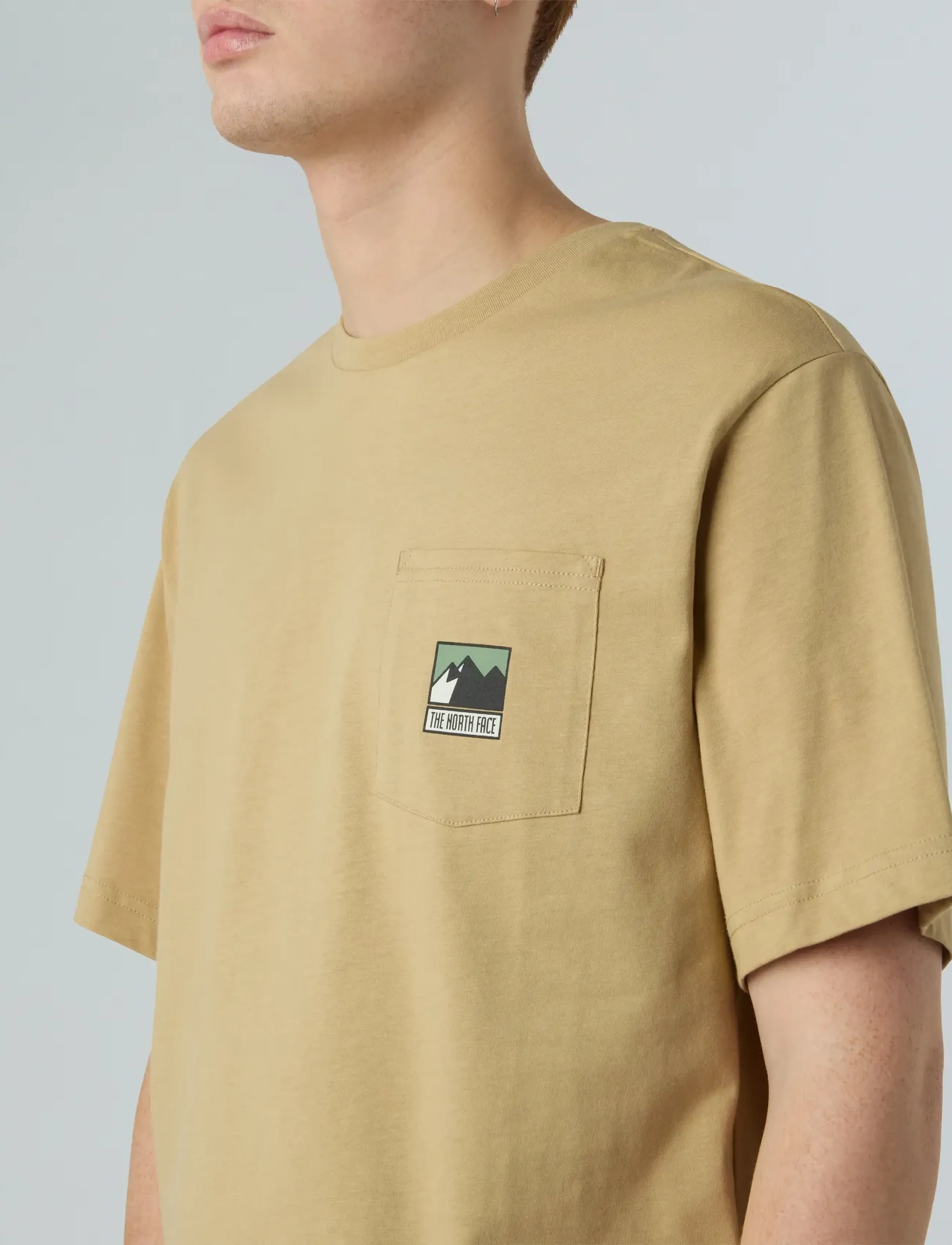 The North Face - M MOUNTAIN LOGO RELAXED S/S POCKET TEE - oberteile & t-shirts - khaki stone - 5