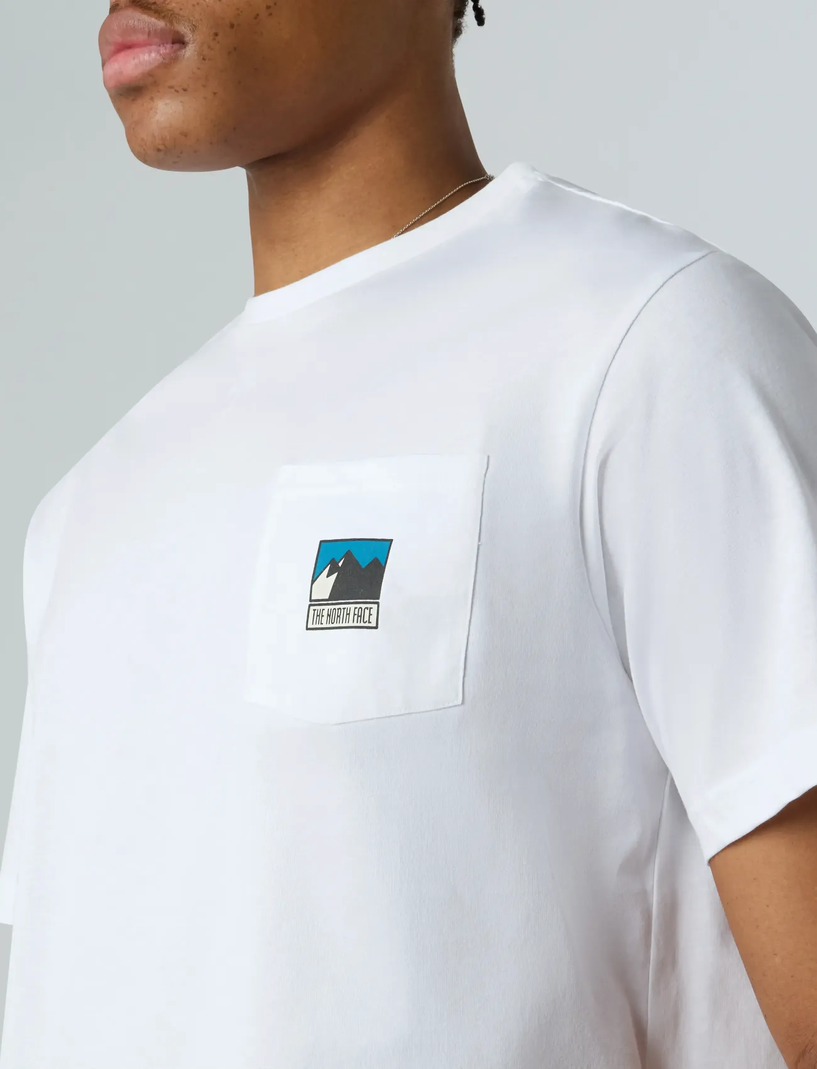The North Face - M MOUNTAIN LOGO RELAXED S/S POCKET TEE - alussärgid ja t-särgid - tnf white - 3