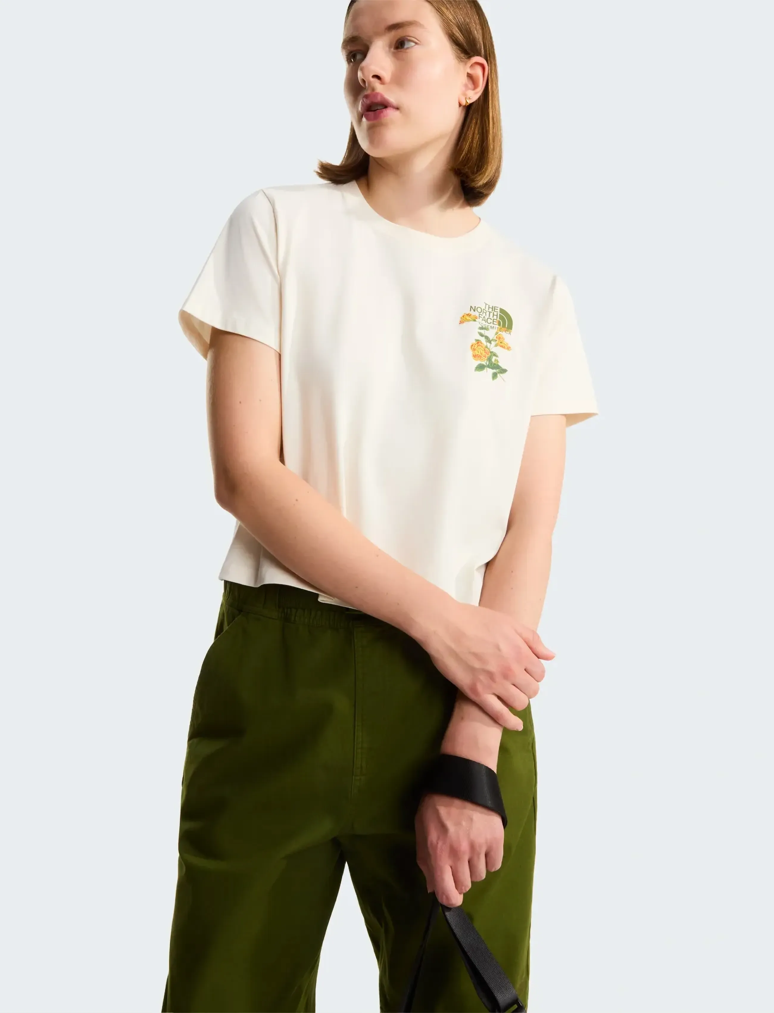 THE NORTH FACE W Flora Embro Regular Short Sleeve Tee-G t-shirts dam – bild 6