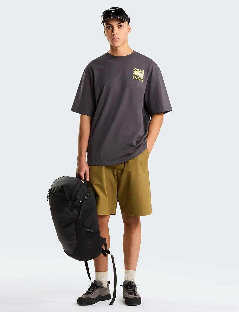 The North Face - M SUN OVERSIZE SHORT SLEEVE TEE-GRAPHIC - oberteile & t-shirts - anthracite grey - 4