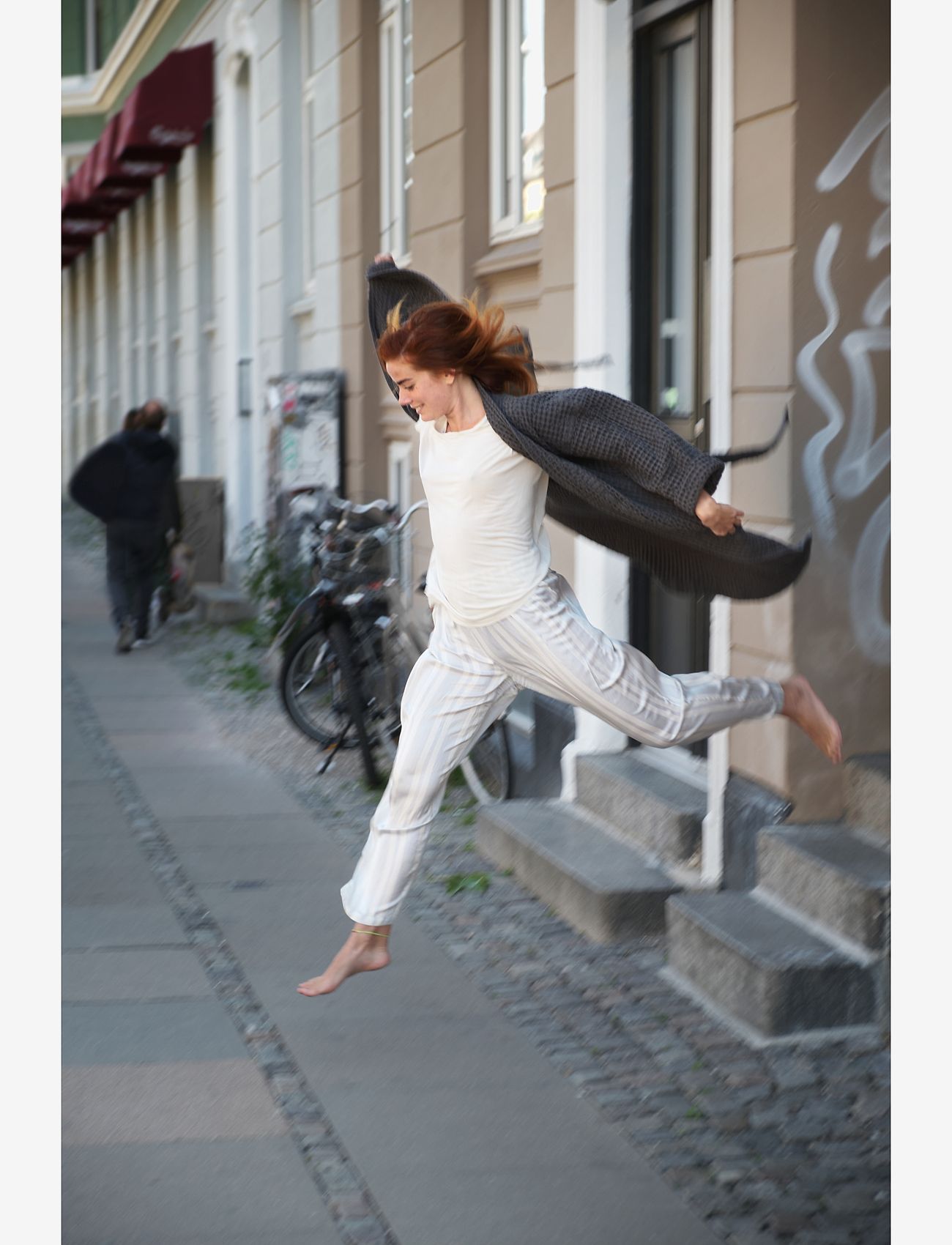 The Organic Company - Big Waffle Bathrobe - badeværelsestilbehør - dark grey - 4