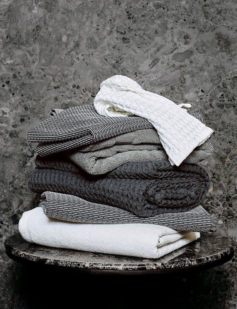 The Organic Company - Big Waffle Hand Towel - handtücher & badetücher - 110 dark grey - 0