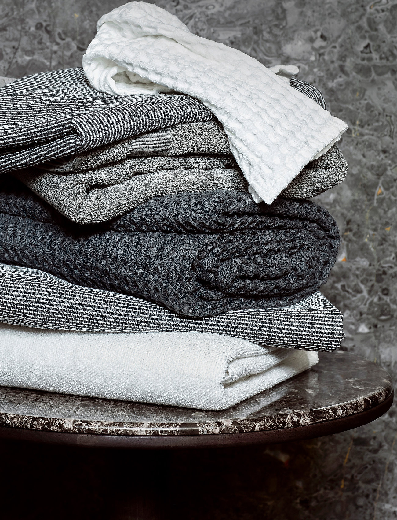 The Organic Company - Big Waffle Towel and Blanket - badehåndklæder - 110 dark grey - 1