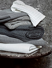The Organic Company - Big Waffle Towel and Blanket - ręczniki kąpielowe - 110 dark grey - 1