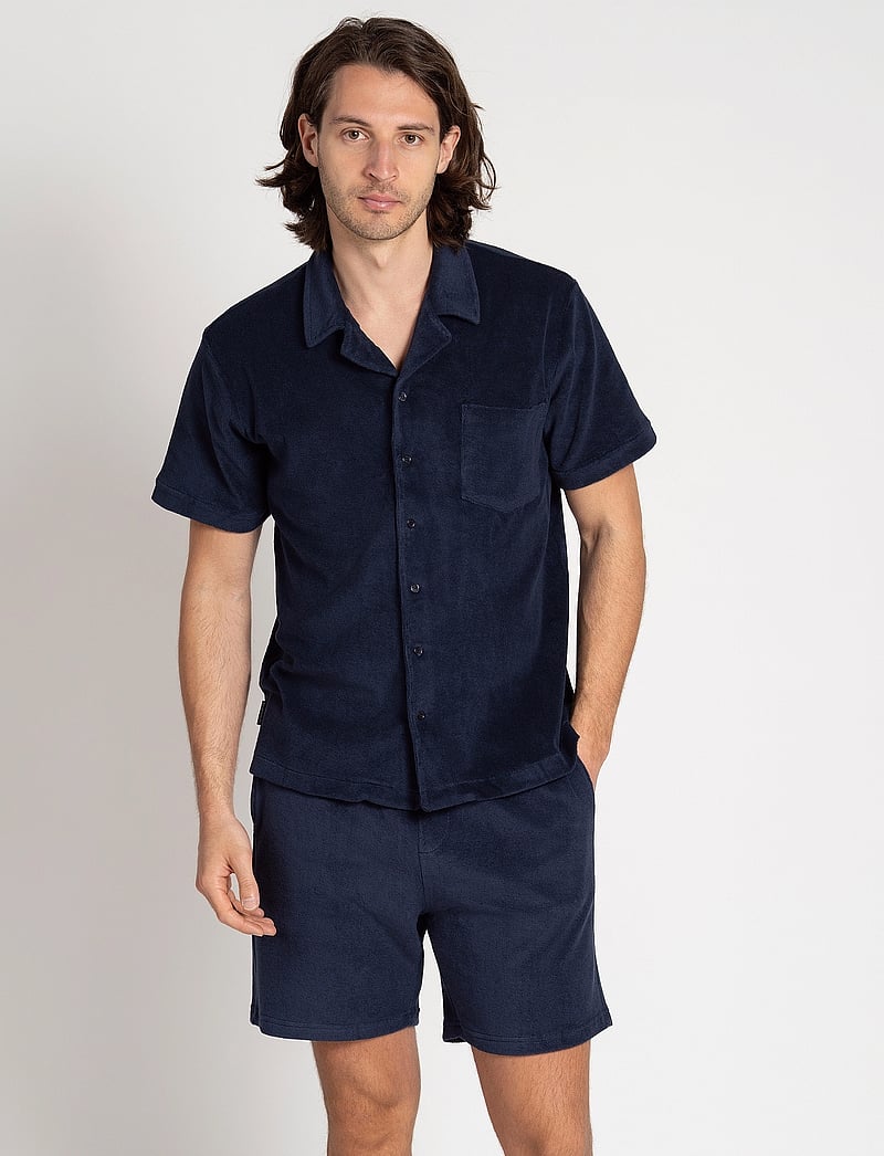 The Resort Co. - Terry Resort Shirt Navy - short-sleeved shirts - navy - 2