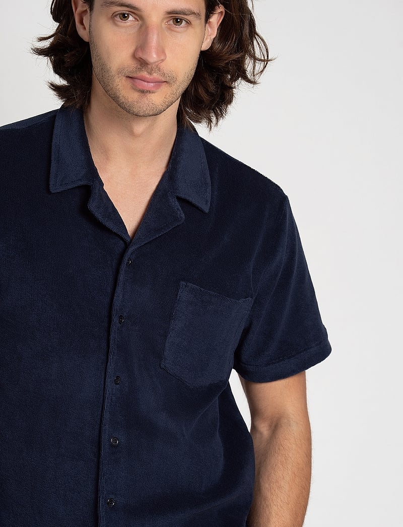 The Resort Co. - Terry Resort Shirt Navy - short-sleeved shirts - navy - 3