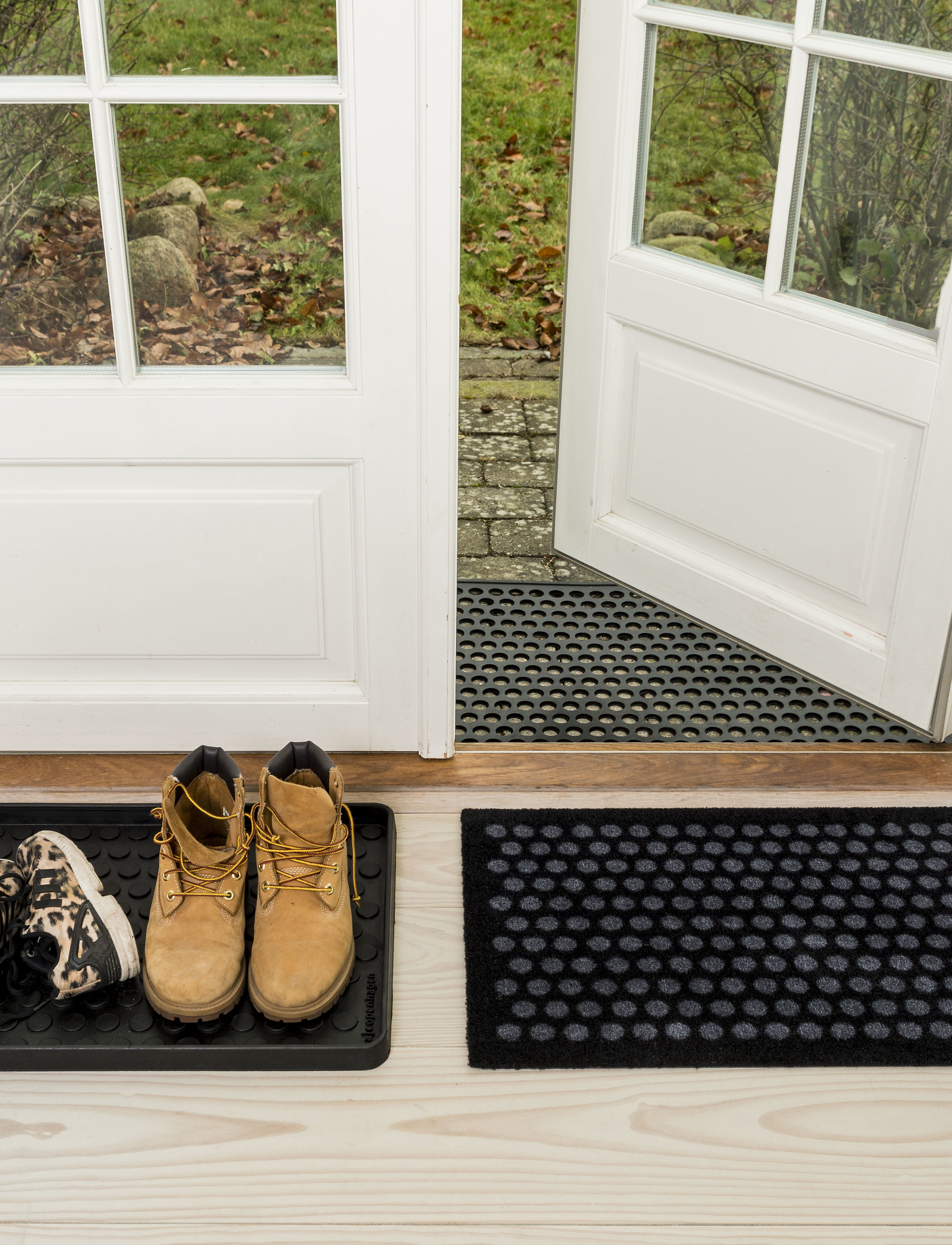 tica copenhagen - Floormat polyamide, 60x40 cm, dot design - bath rugs - black/grey - 4