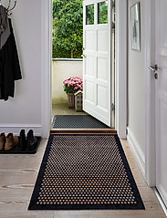 tica copenhagen - Floormat polyamide, 130x90 cm, dot design - dørmatter - black/beige - 4
