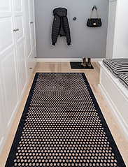 tica copenhagen - Floormat polyamide, 200x90 cm, dot design - käytävämatot - black/beige - 4