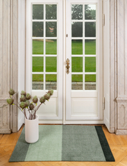 tica copenhagen - Carpet stripes horizon - türmatten - green:light/dusty/dark - 4