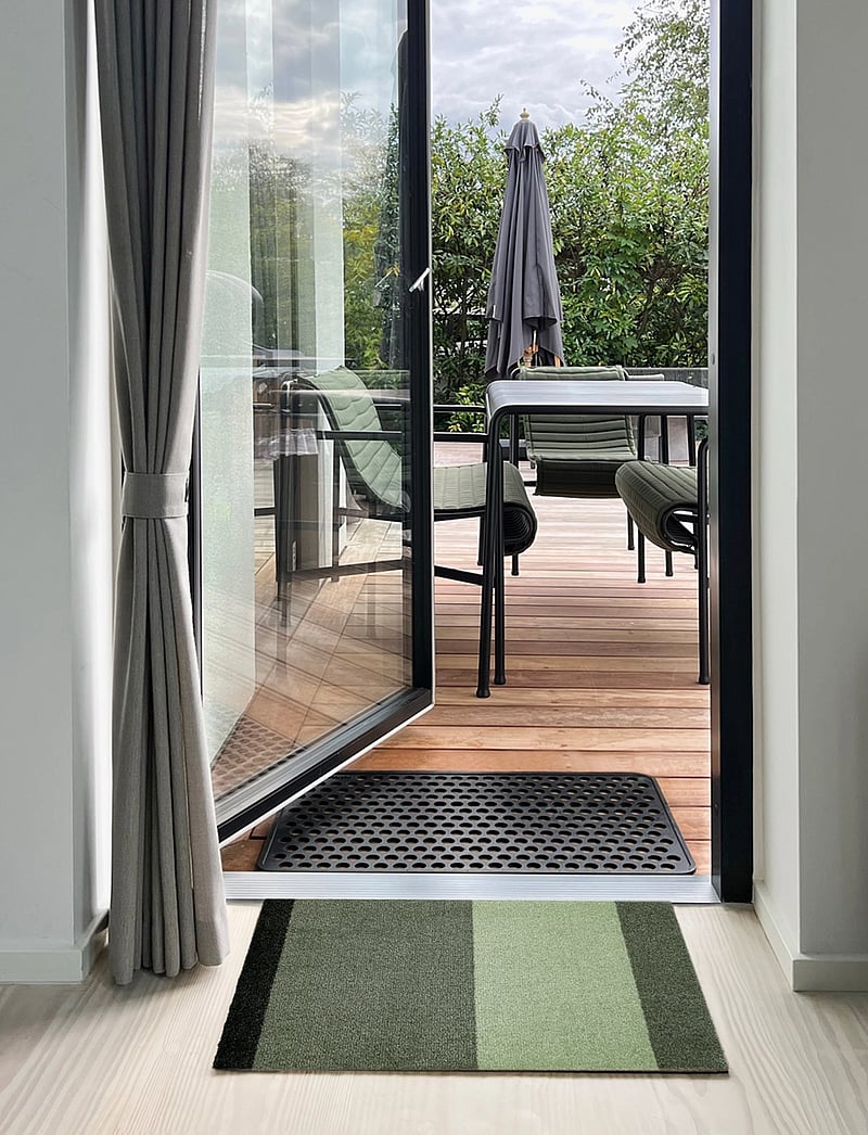 tica copenhagen - Floormat stripes horizon - türmatten - green:light/dusty/dark - 0