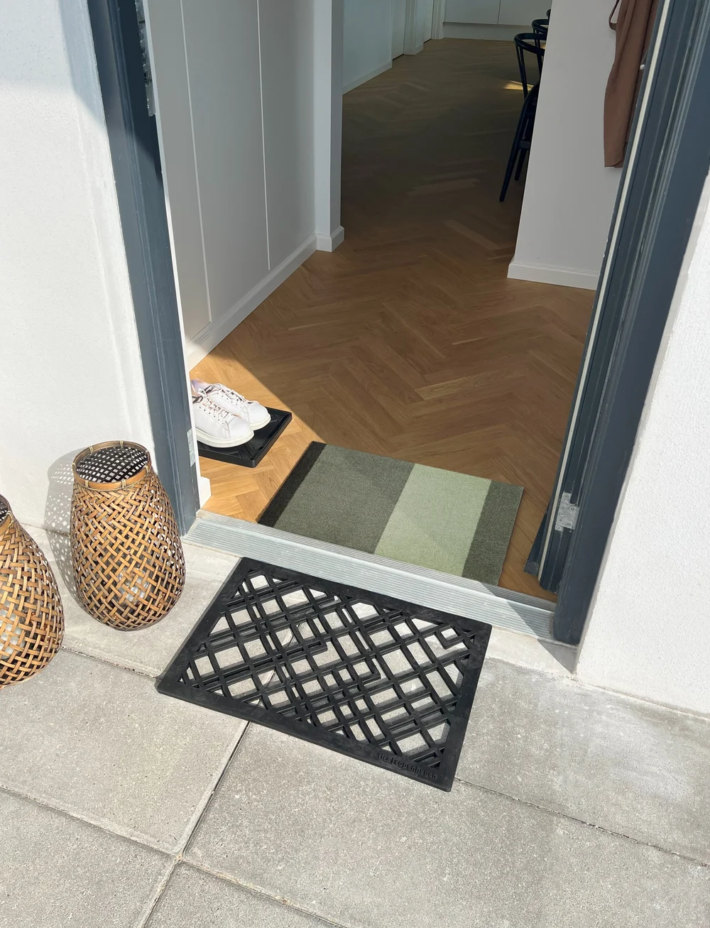 tica copenhagen - Floormat stripes horizon - türmatten - green:light/dusty/dark - 5