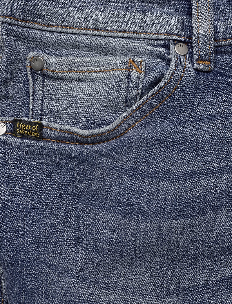 Tiger of Sweden - SLIGHT - liibuvad teksad - light blue - 2