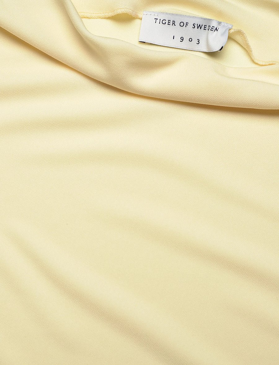 Tiger of Sweden - ALITTA - t-shirts - buttermilk scotch - 5