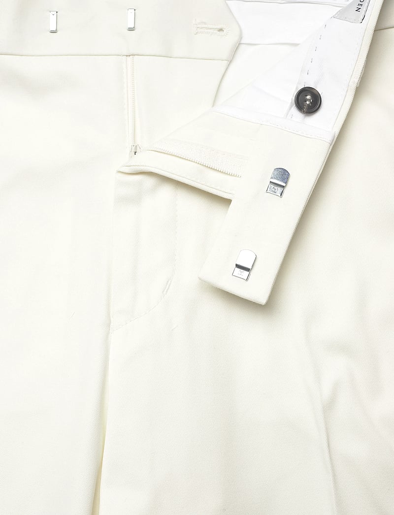 Tiger of Sweden - Tenut - chinos shorts - soft white - 3