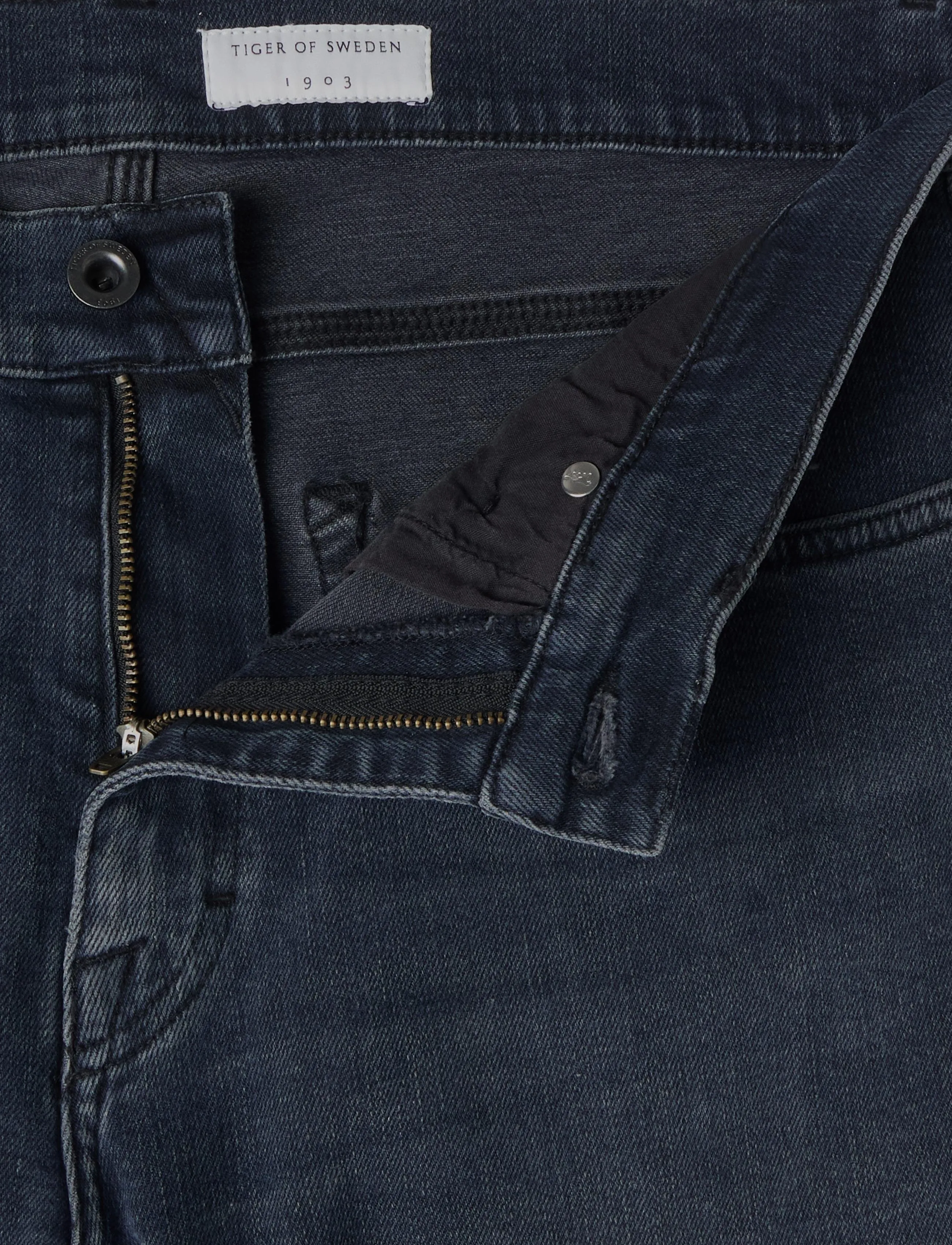 Tiger of Sweden - PISTOLERO SHORE - black blue - 3