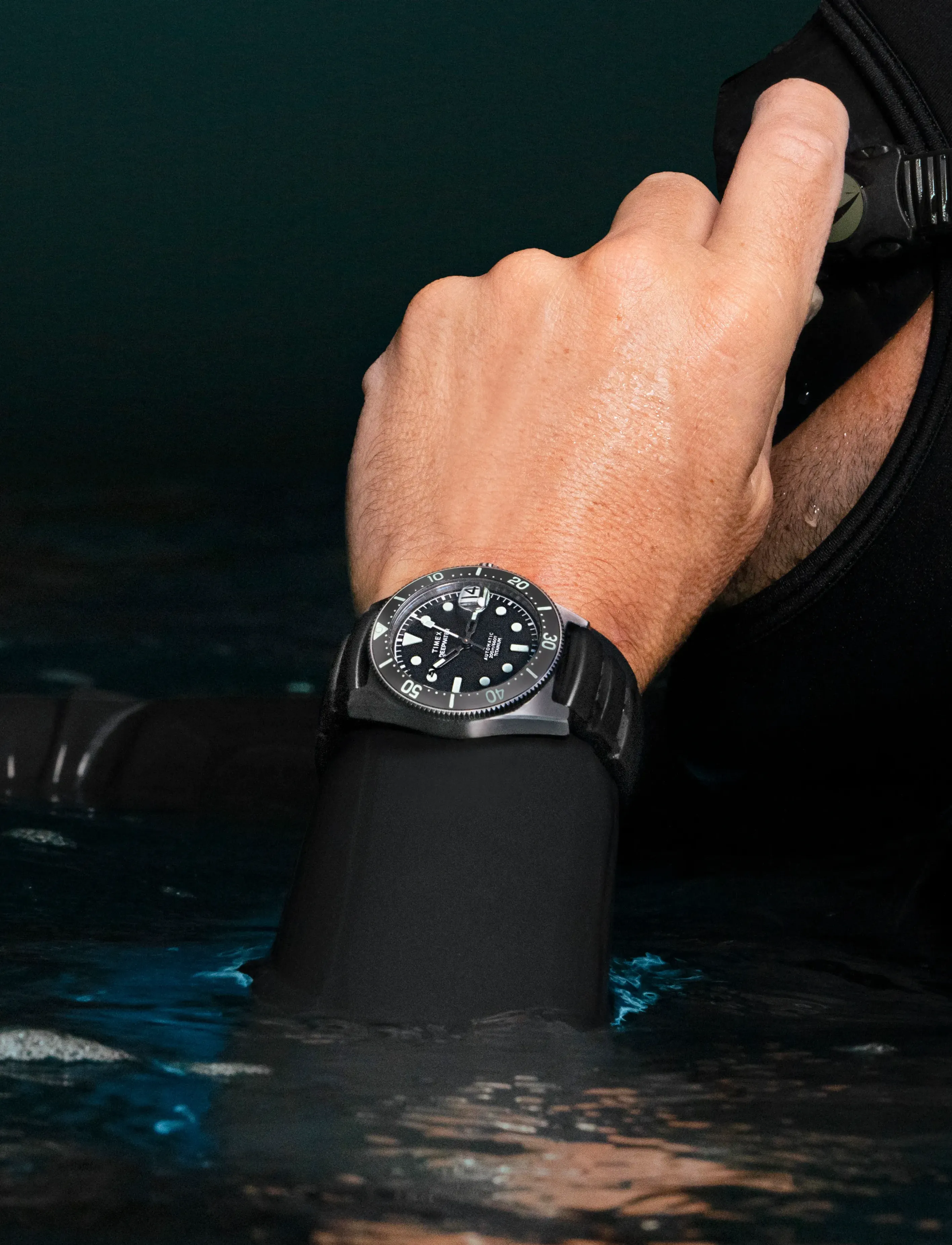 Timex - Deepwater Reef 200 Titanium Automatic - titanium.tone/black - 4