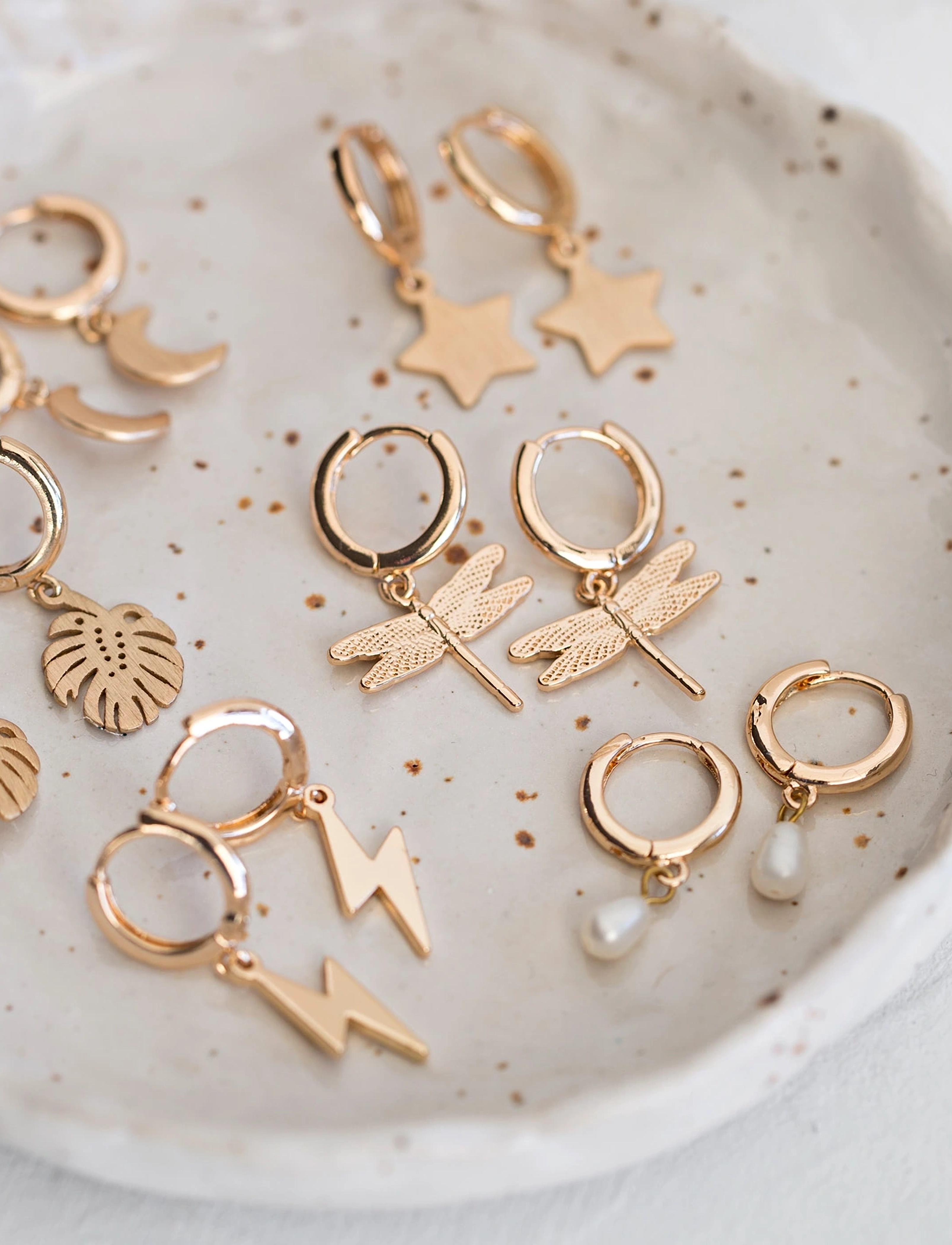 Timi of Sweden - Dragonfly Small Hoop Earrings - boucles d'oreilles pendantes - gold - 1