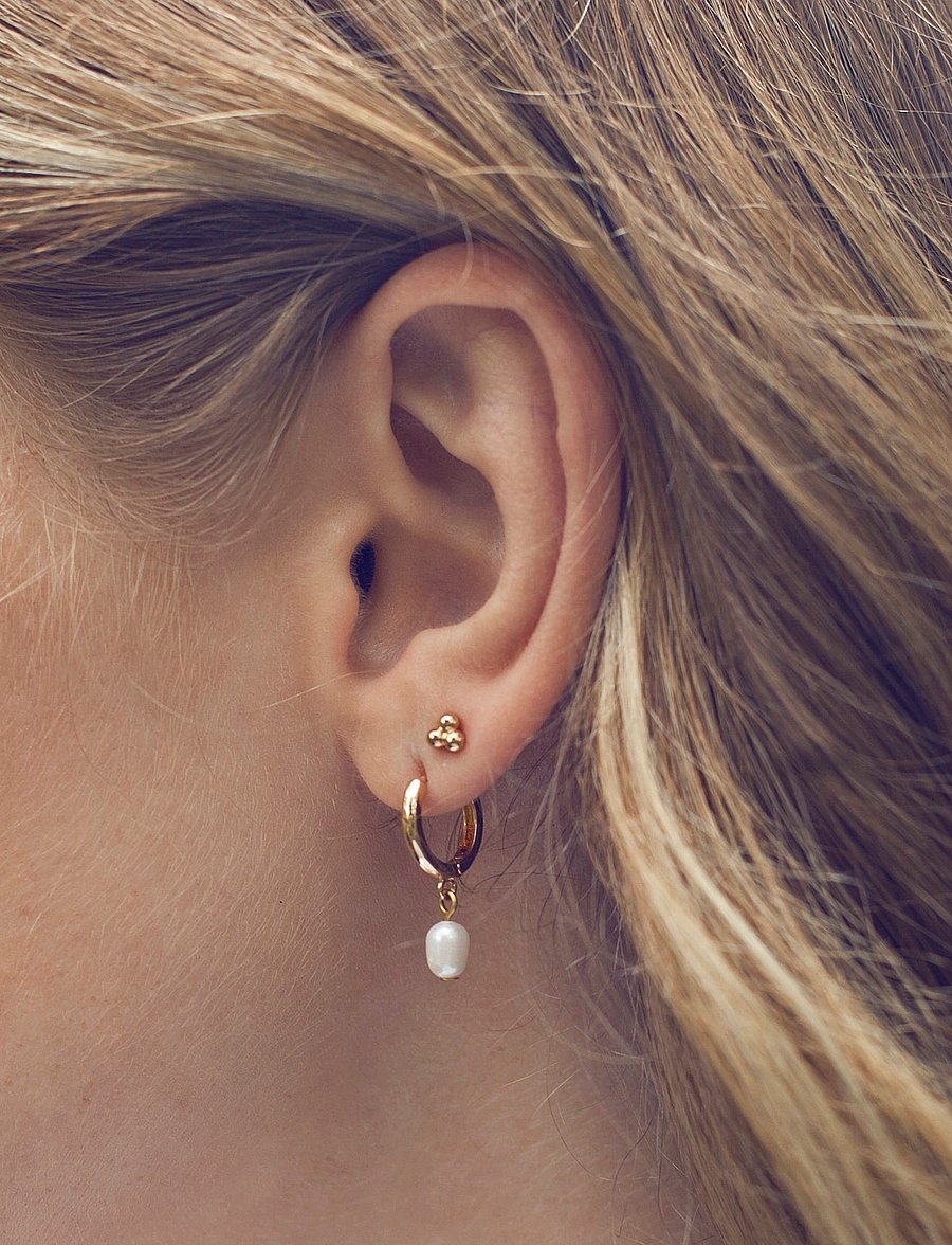 Timi of Sweden - PearlPearl Small Hoop Earrings Stainless Steel - boucles d'oreilles en perles - gold - 0
