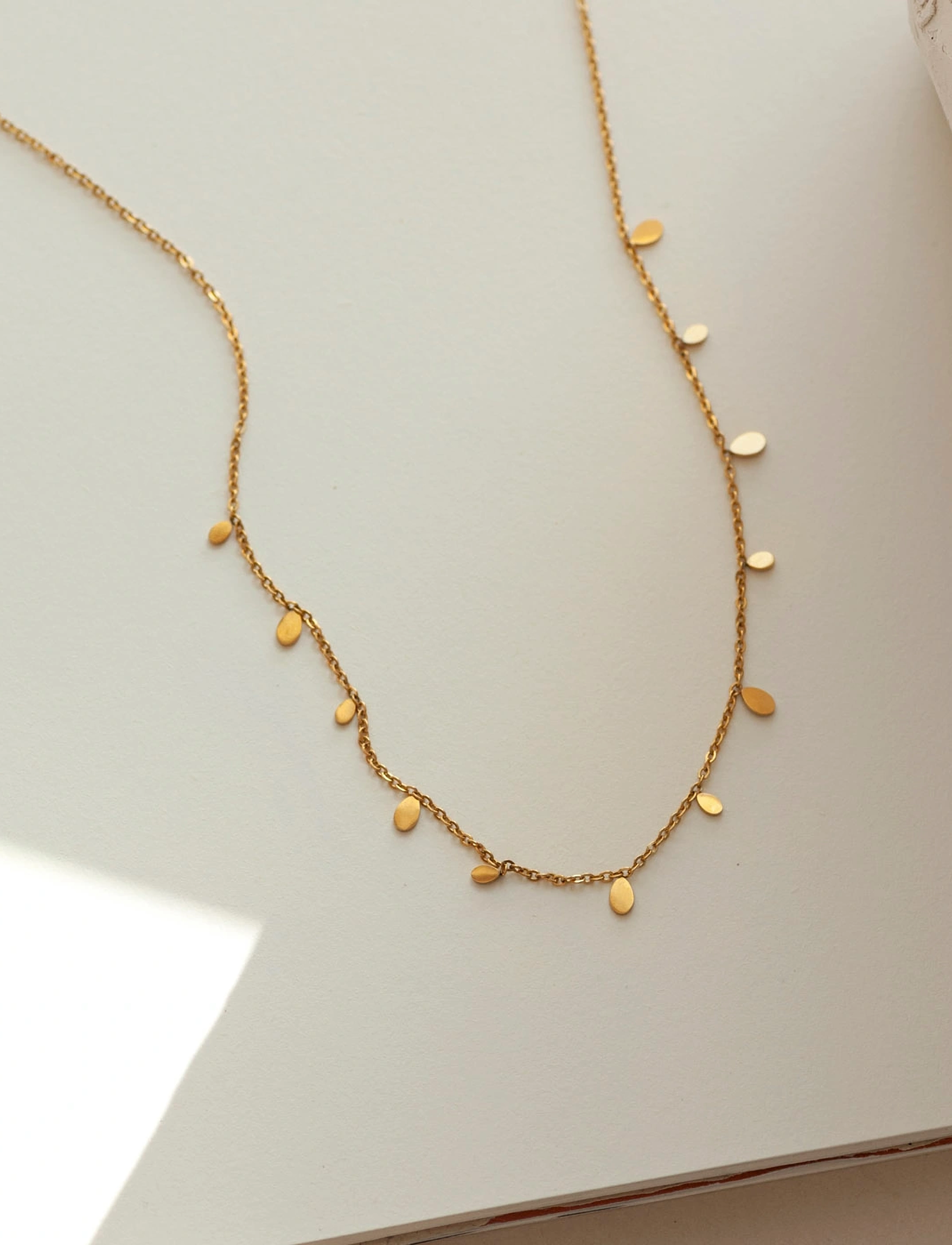 Timi of Sweden - Lia - Tiny Oval Necklace  Stainless Steel - colliers chaîne - gold - 2