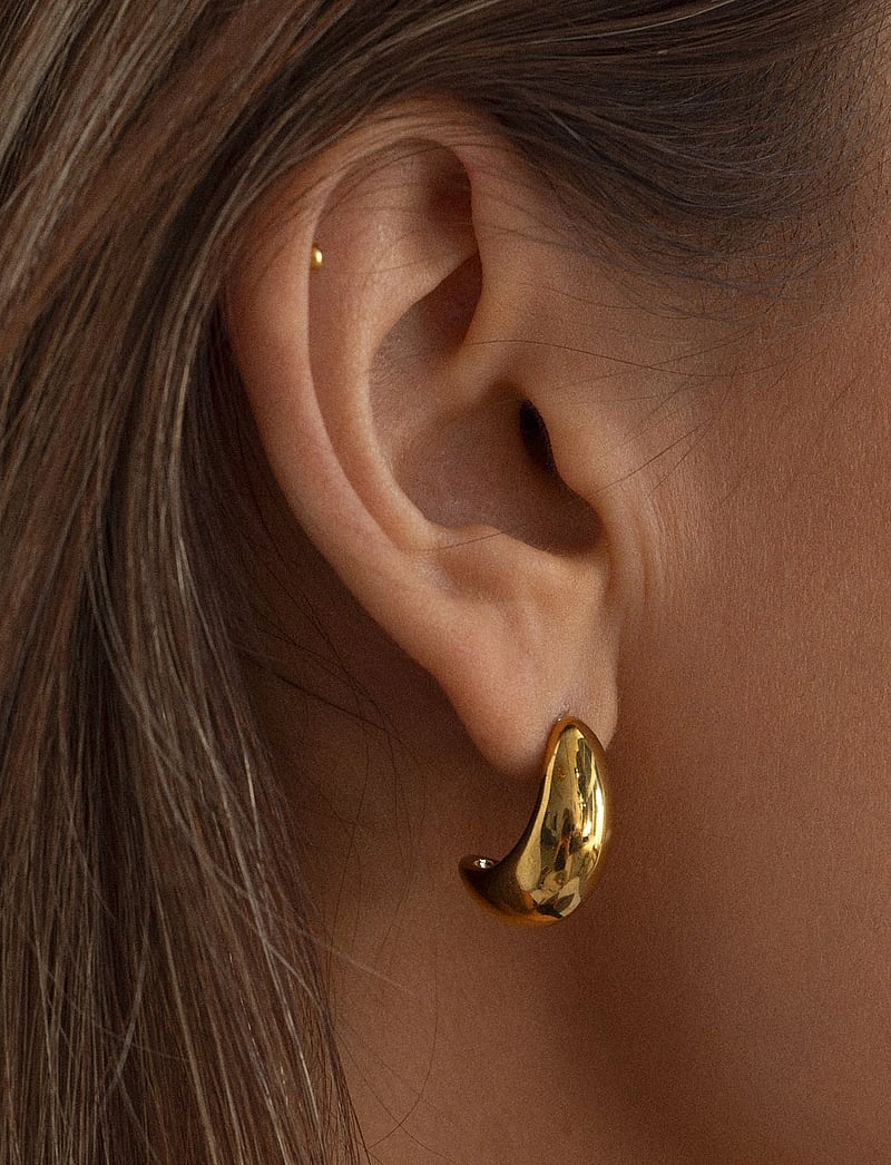 Timi of Sweden - Beaux - Classic Chunky Stud Earrings - naastkõrvarõngad - gold - 0