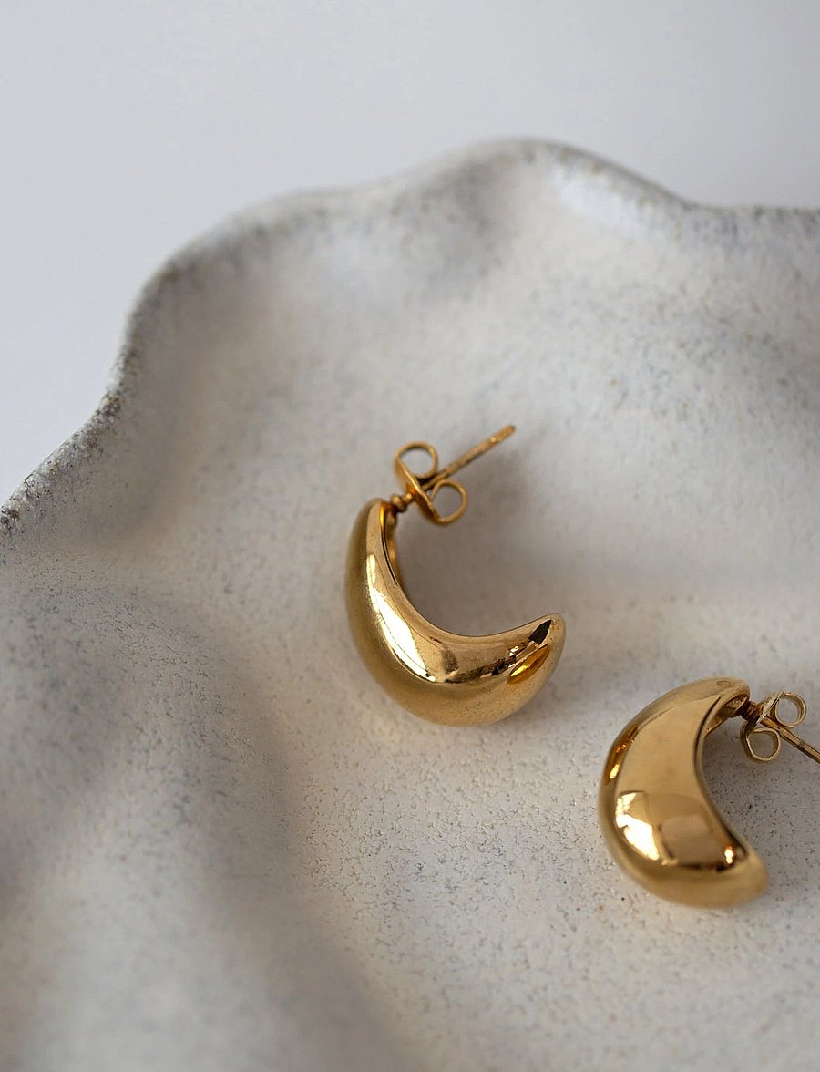 Timi of Sweden - Beaux - Classic Chunky Stud Earrings - neet-kõrvarõngad - gold - 5