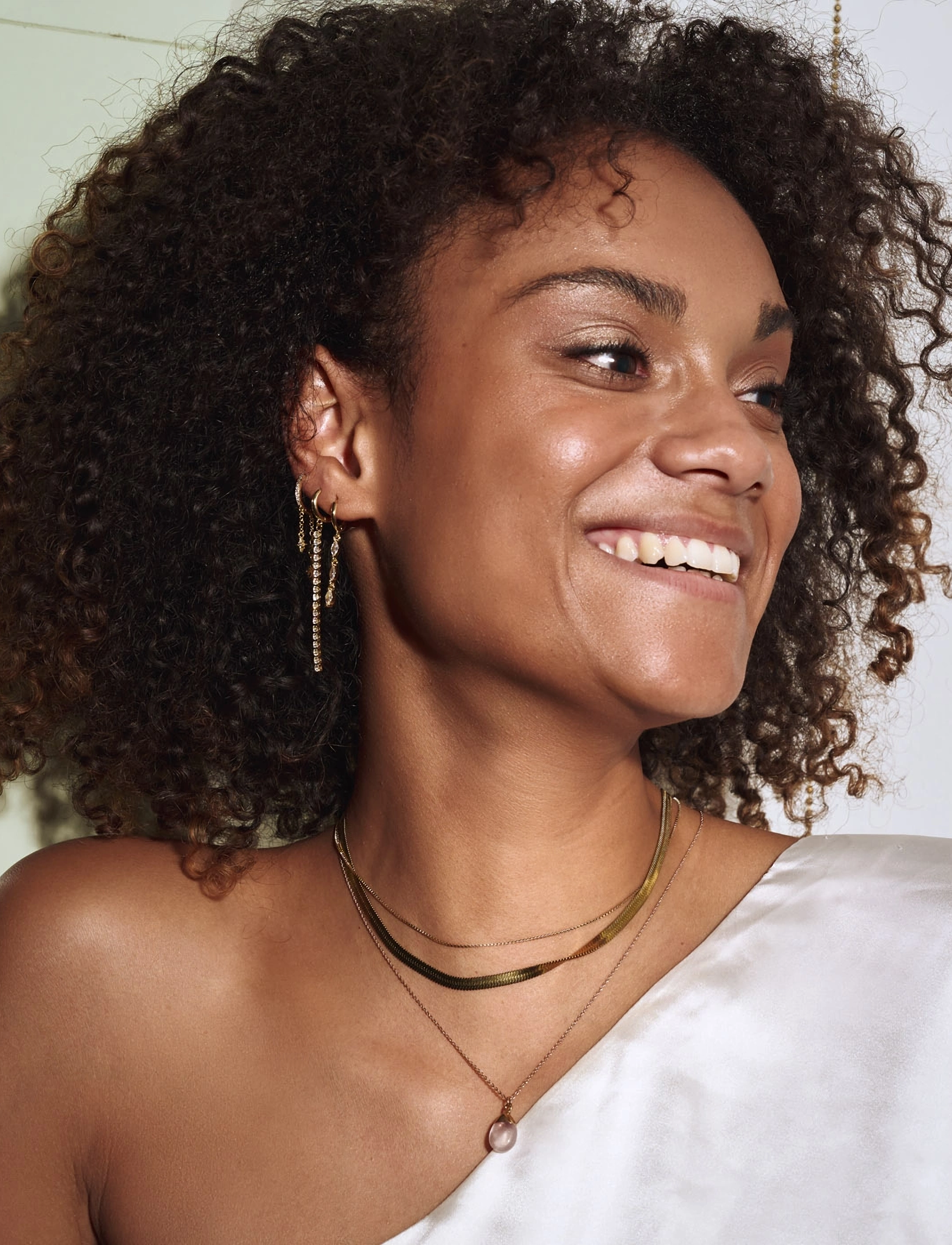 Timi of Sweden - Winny - Crystal Stars on Chain Hoop Earrings - gold - 3