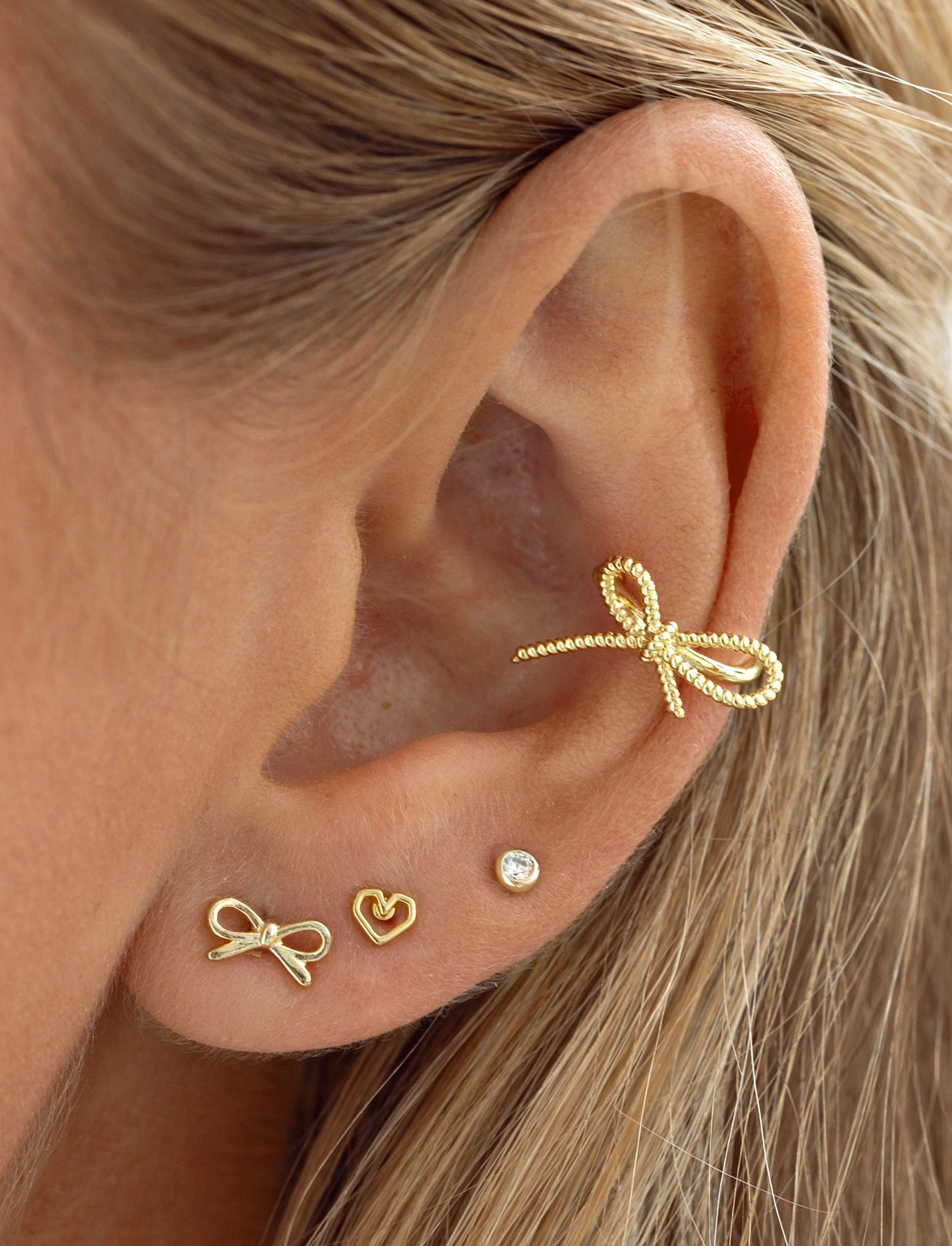 Timi of Sweden Juliette - Small Bow Stud Earrings, One Size, Gold, Øreringe > Ørestikker, Dame