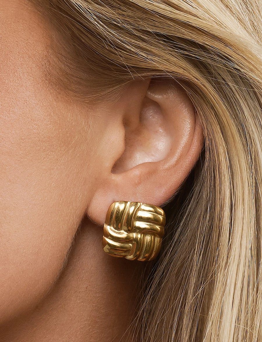 Timi of Sweden - Hilde - Knot Stud Earrings Stainless Steel - Gold - nappikorvakorut - gold - 0