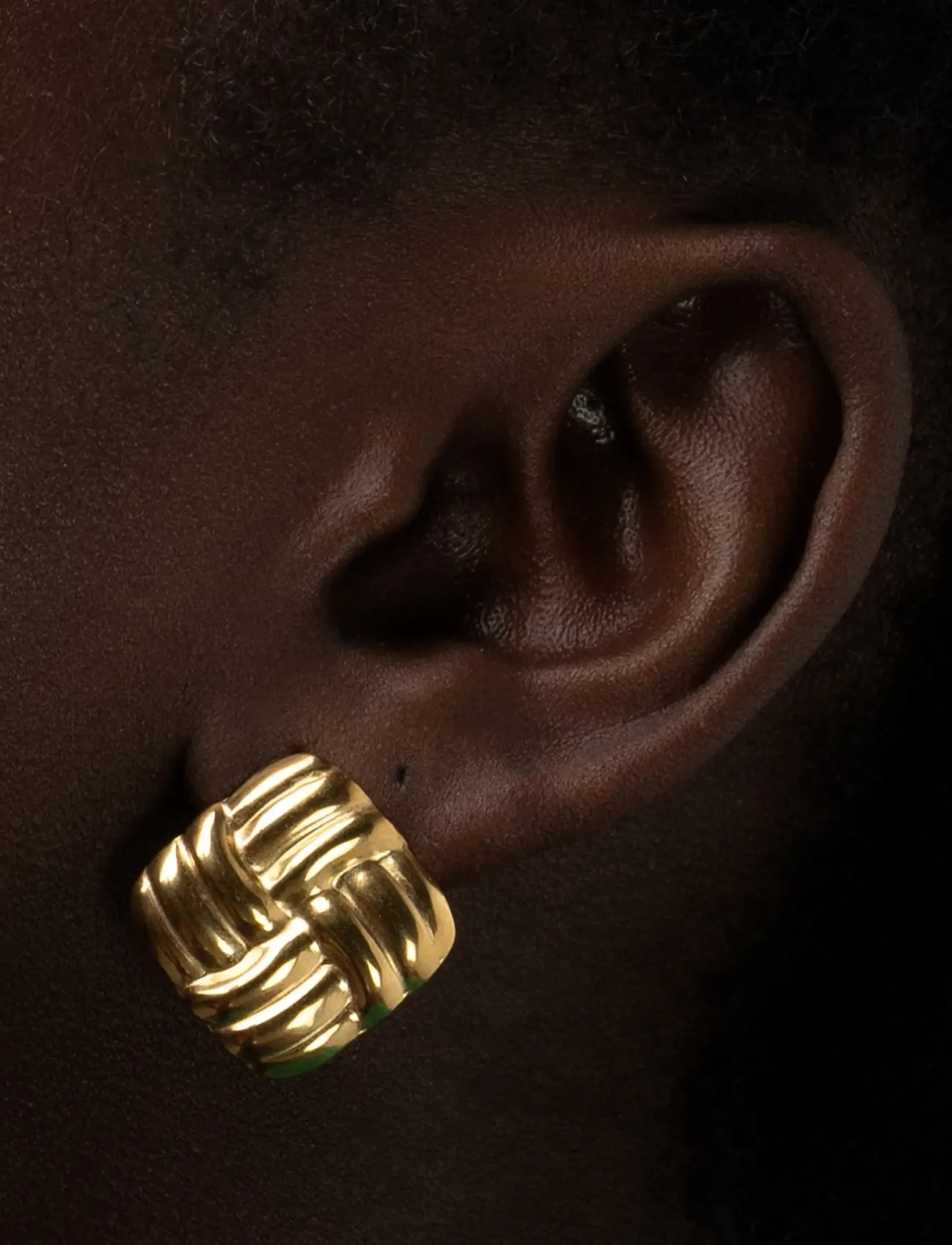Timi of Sweden - Hilde - Knot Stud Earrings Stainless Steel - Gold - ohrstecker - gold - 4