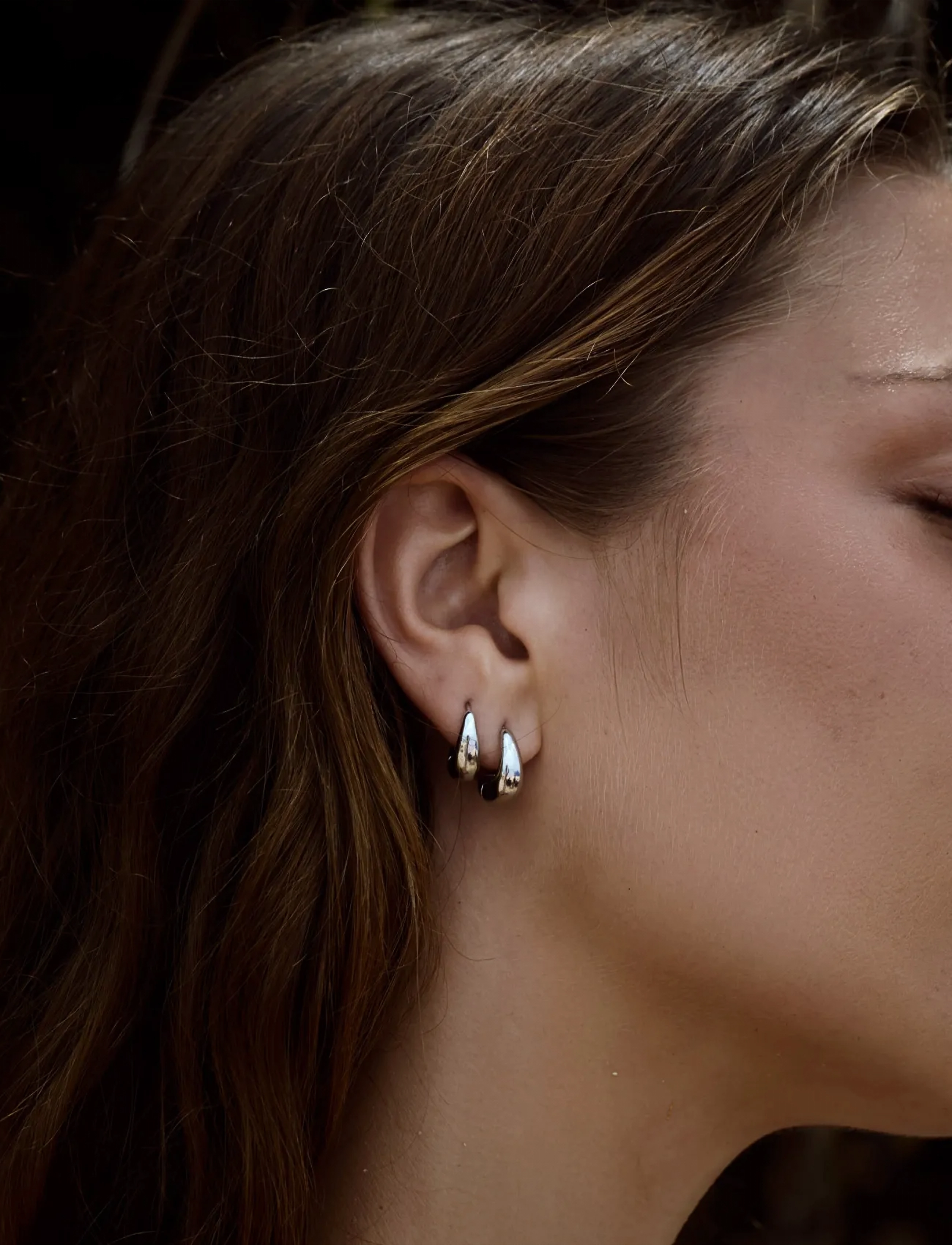 Timi of Sweden - Hedvig - Classic Wide Hoop Earrings Stainless Steel - lanko formos auskarai - silver - 3