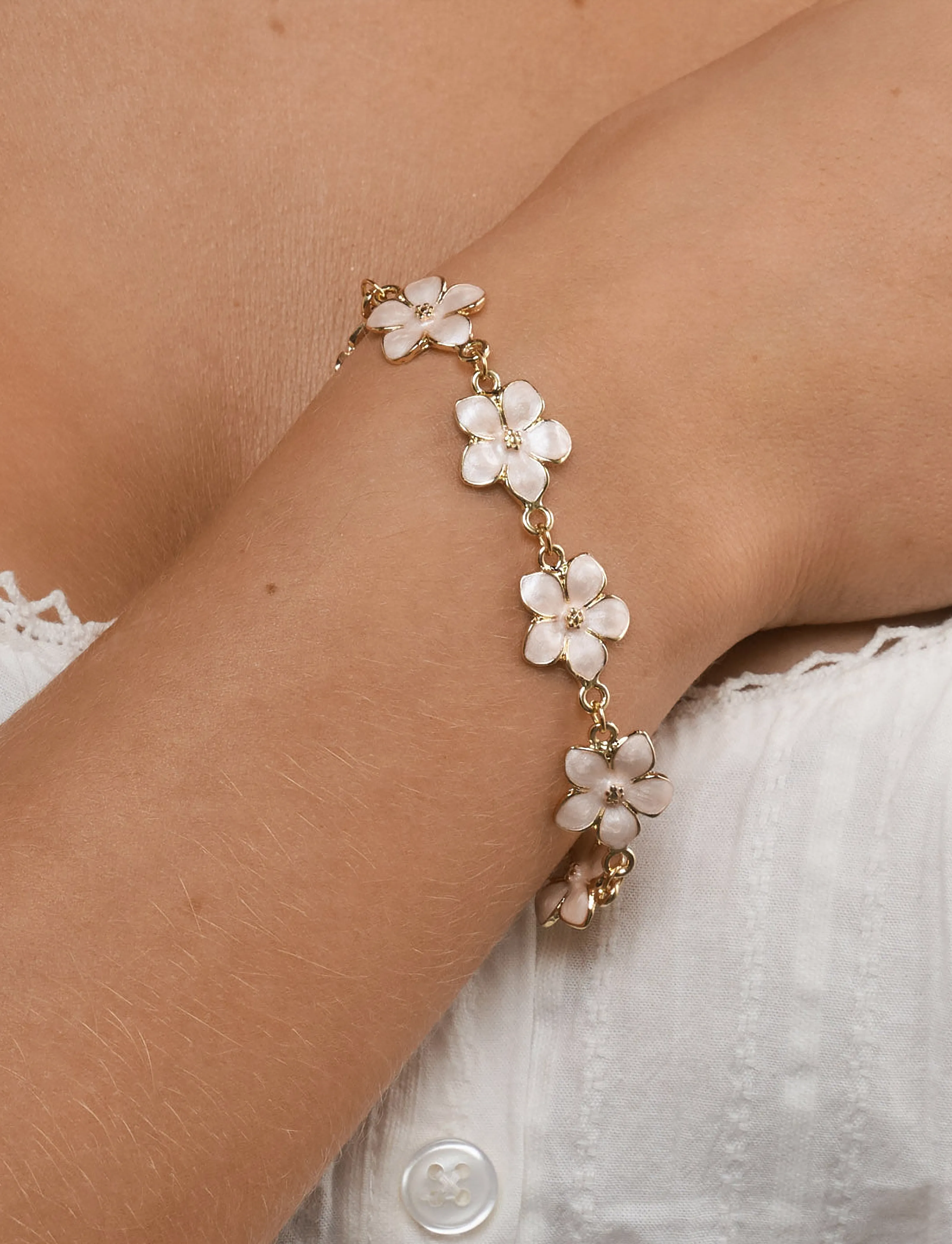 Timi of Sweden Adeline Rosa Enamel Flower Chain Bracelet Gold, Damen, Emaille Blumen Kettenarmband, Gold, Gr.ONE SIZE