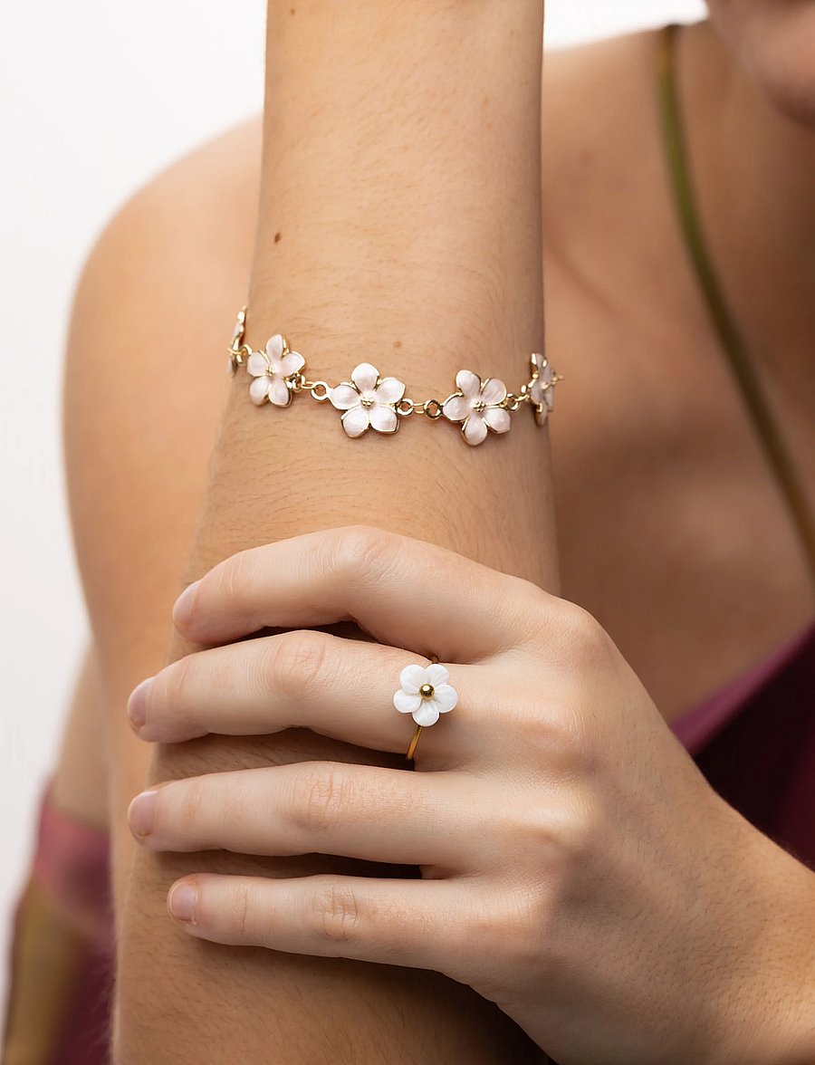 Timi of Sweden - Adeline - Pink Enamel Flower Chain Bracelet - Gold - kettenarmbänder - gold - 2