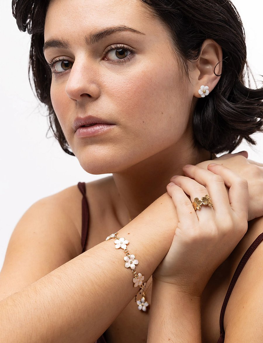 Timi of Sweden - Adeline - Pink Enamel Flower Chain Bracelet - Gold - kettenarmbänder - gold - 3