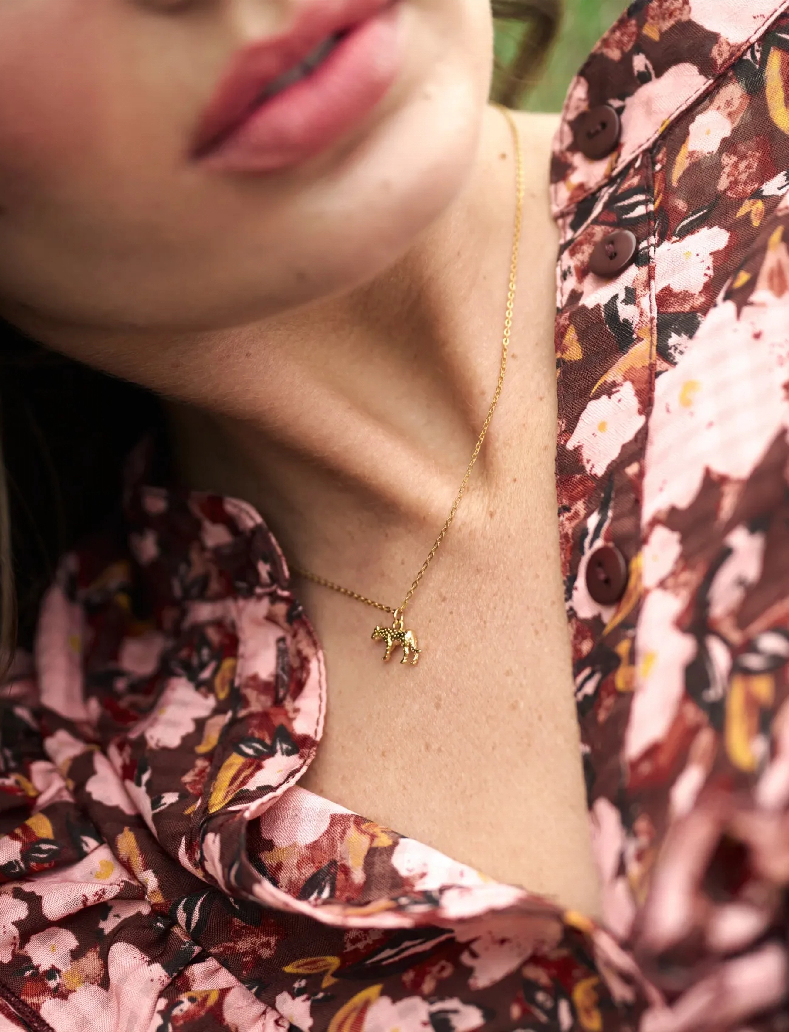 Timi of Sweden - Quinn - Leopard Charm Dangling Necklace Gold - gold - 4