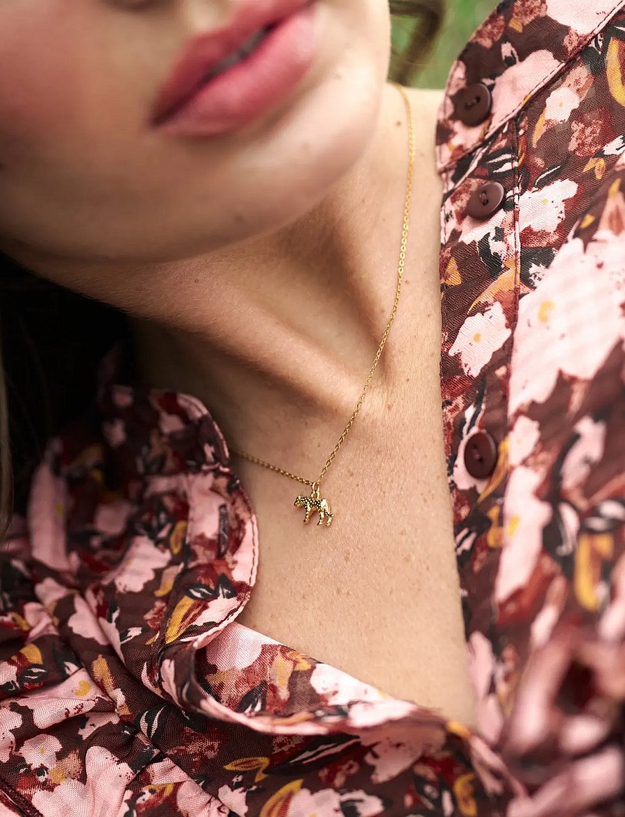Timi of Sweden - Quinn - Leopard Charm Dangling Necklace Gold - gold - 4