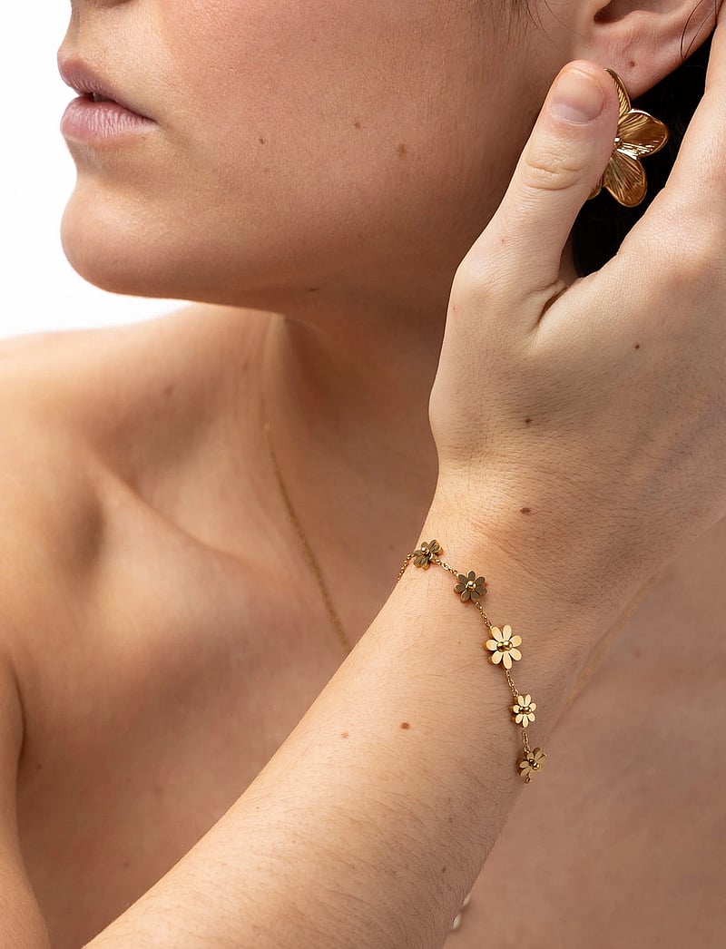 Timi of Sweden - Maebry - Statement Flower Stud Earrings Gold Stainless Steel - ohrstecker - gold - 4