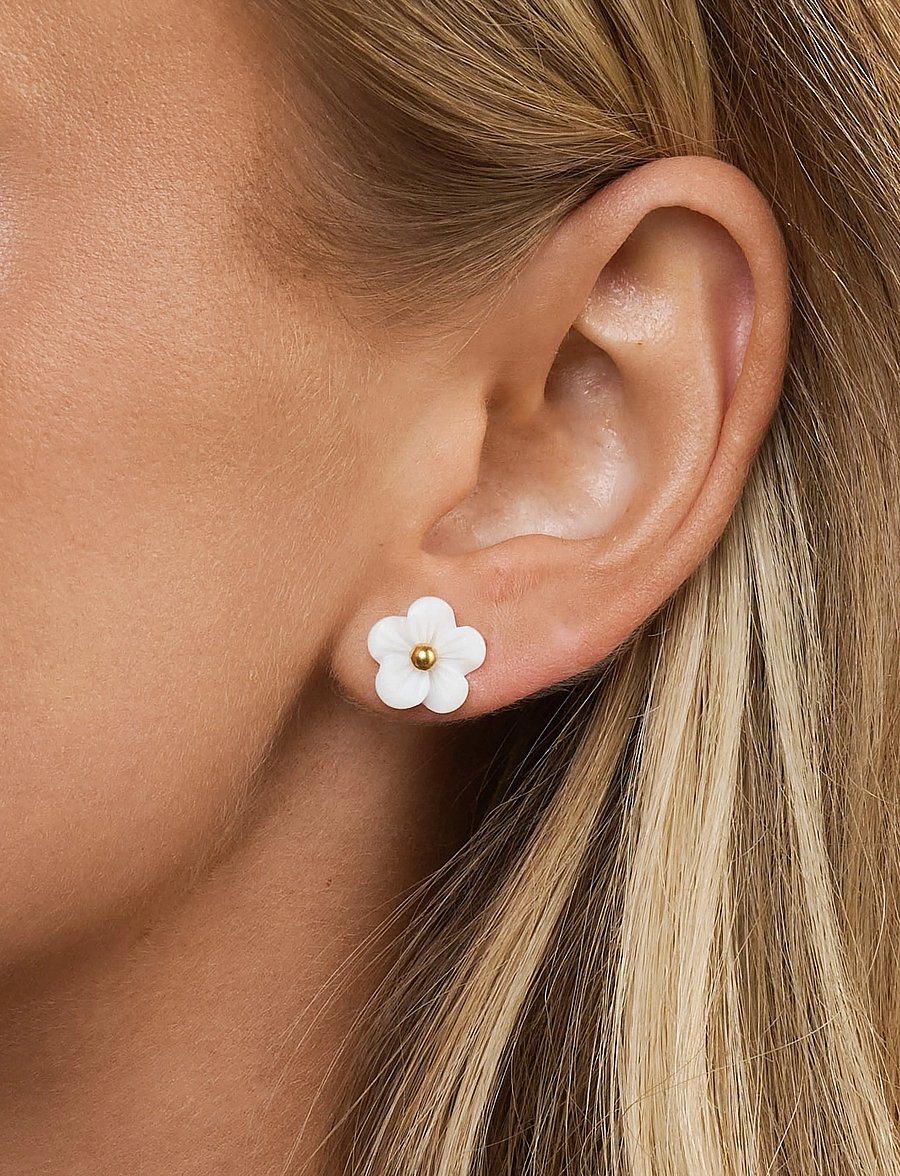 Timi of Sweden - Ellen - White Flower Stud Earrings Stainless Steel - Gold - gold - 0