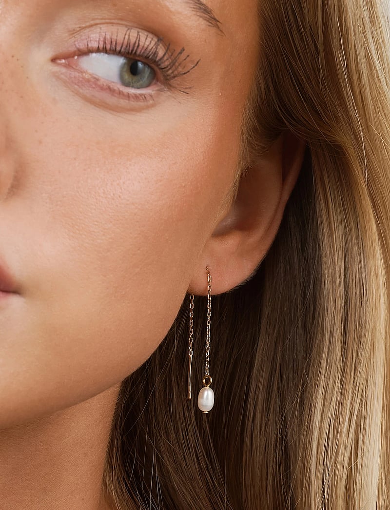 Timi of Sweden - Lucia - Pearl Chain Earrings Stainless Steel - perlenohrringe - gold - 0