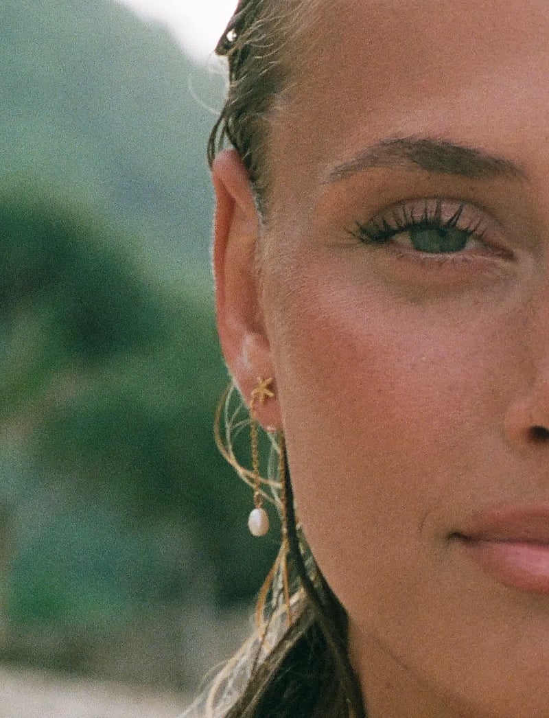 Timi of Sweden - Lucia - Pearl Chain Earrings Stainless Steel - perlenohrringe - gold - 3