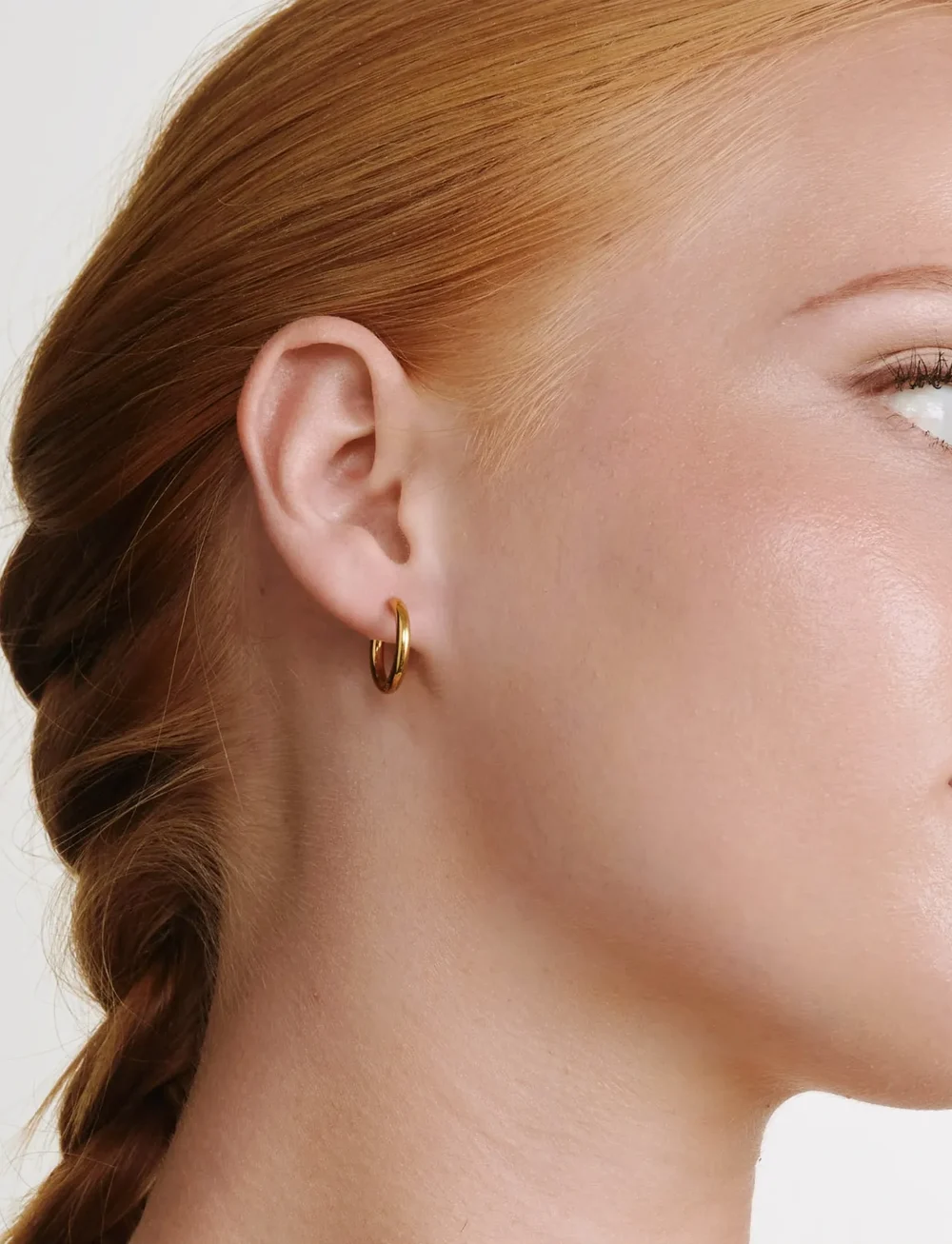 Timi of Sweden - Hollie - Hoop Earrings 17mm Stainless Steel - creoler & hoops - gold - 0