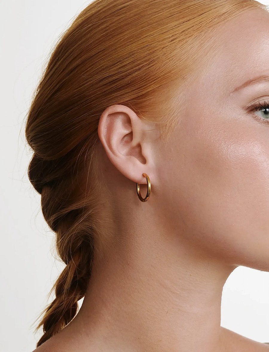 Timi of Sweden - Hollie - Hoop Earrings 21mm Stainless Steel - rõngad - gold - 0