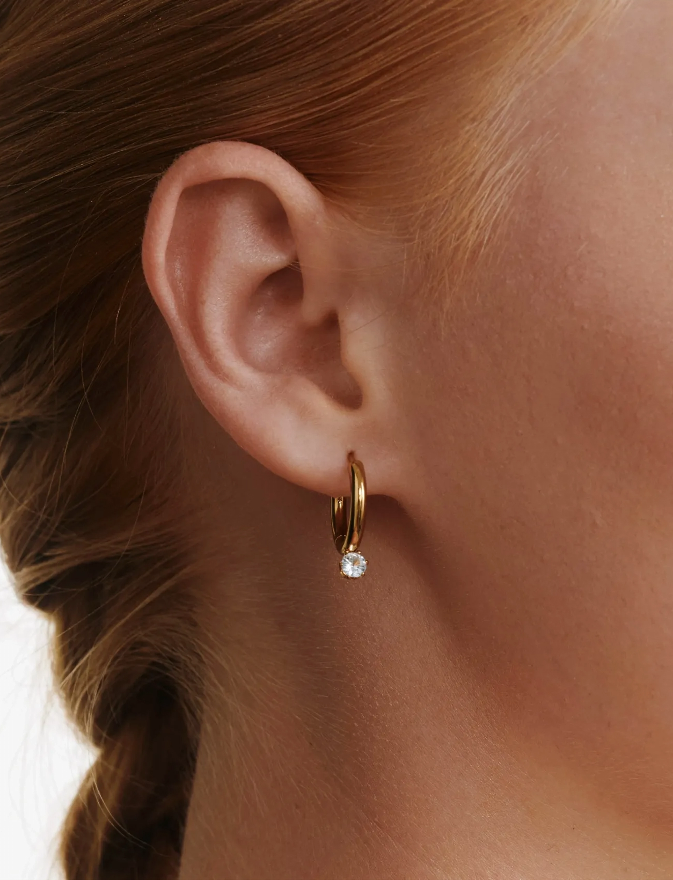 Timi of Sweden Oline Crystal Hoop Earrings Stainless Steel, One Size, Earrings, Gold - Hoops, Frauen