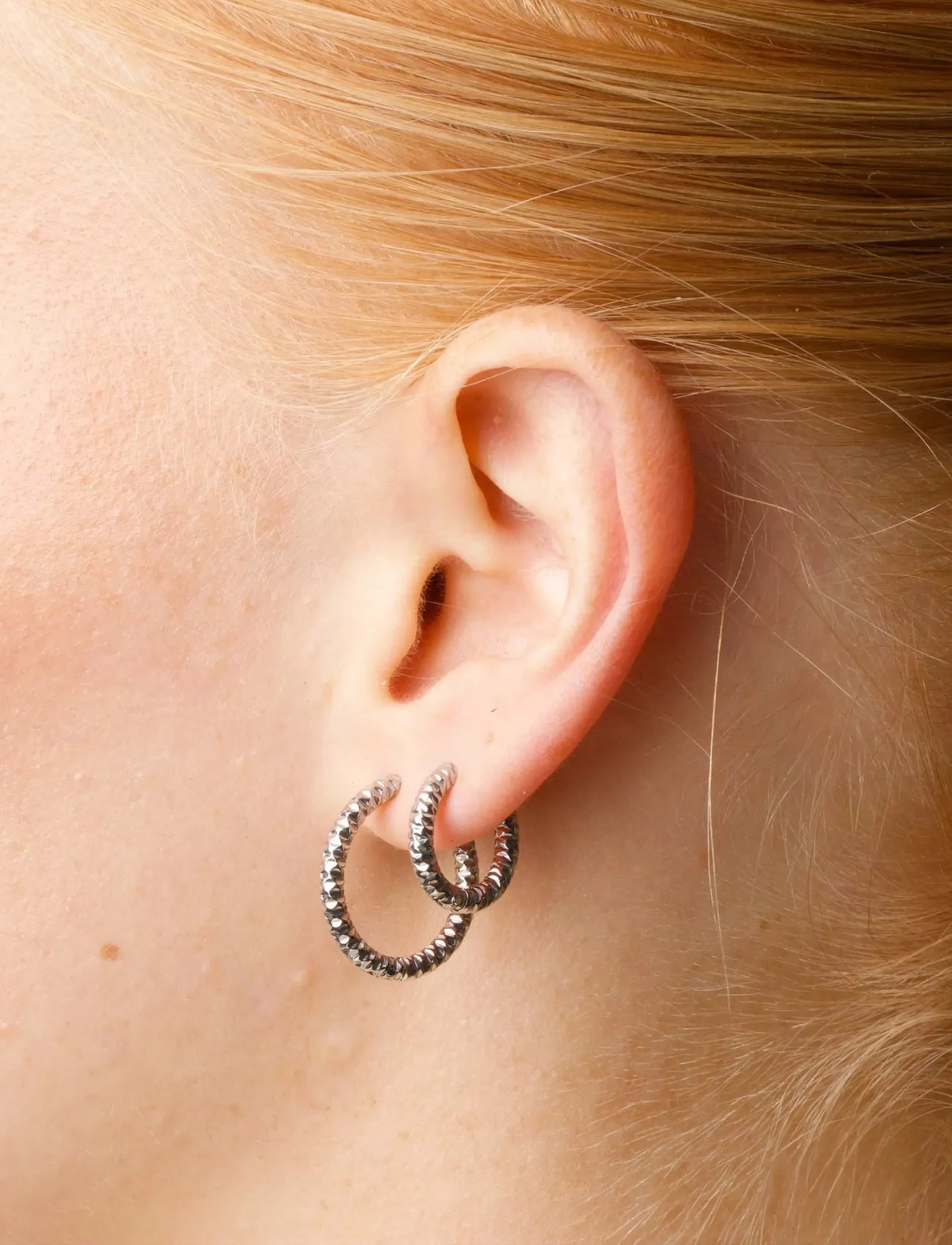 Timi of Sweden - Torun - Hoop Earrings 20mm Stainless Steel - kreolen - silver - 2
